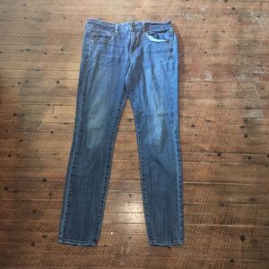 American Eagle medium wash 6 skinny jeans